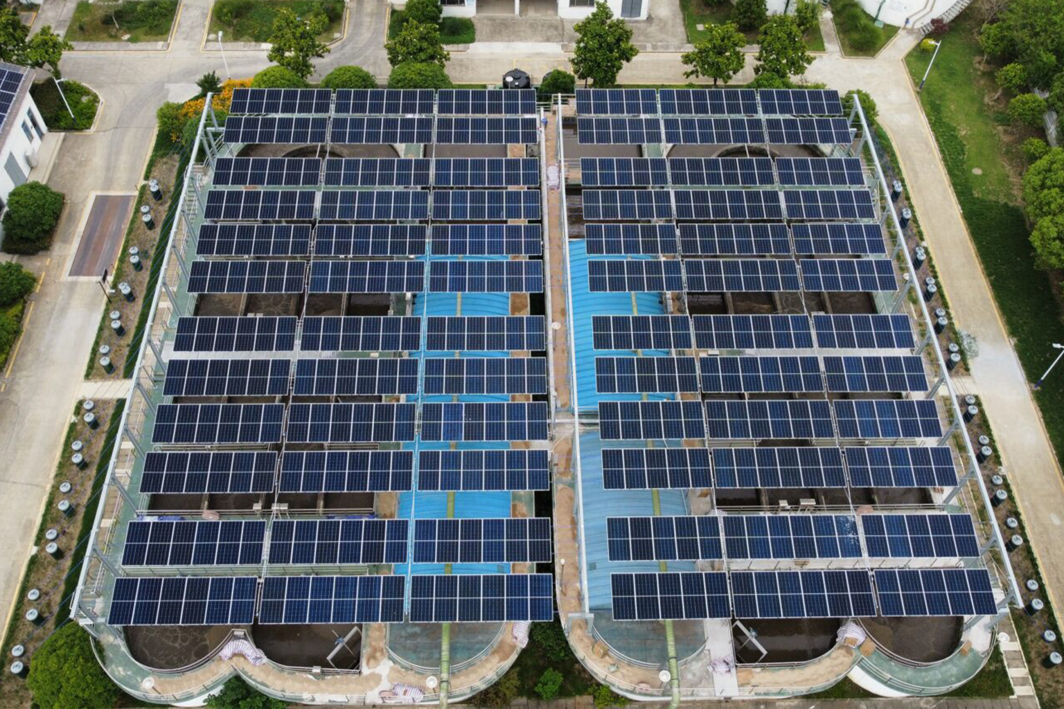 How long do solar mounts last?